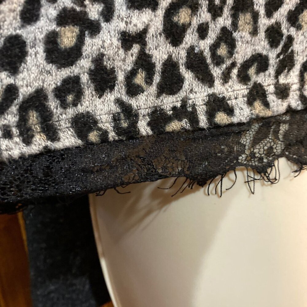 Leopard Print Lightweight Hoodie - Size Medium - Picture 14 of 16